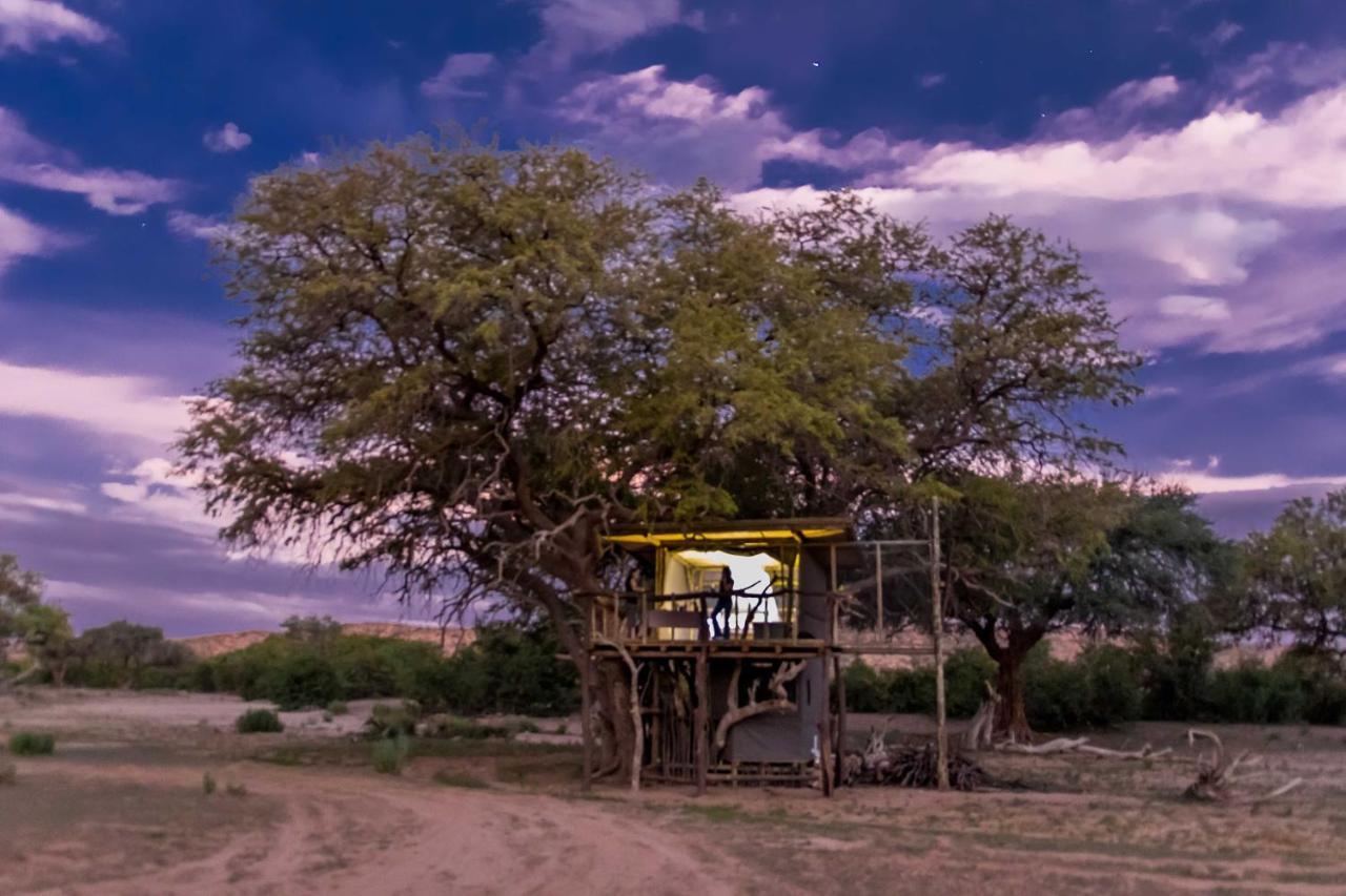 Hobatere Lodge Otjovasandu Exteriér fotografie